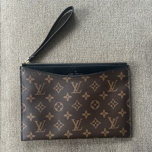 FAKE Louis Vuitton Brown Monogram Pouch